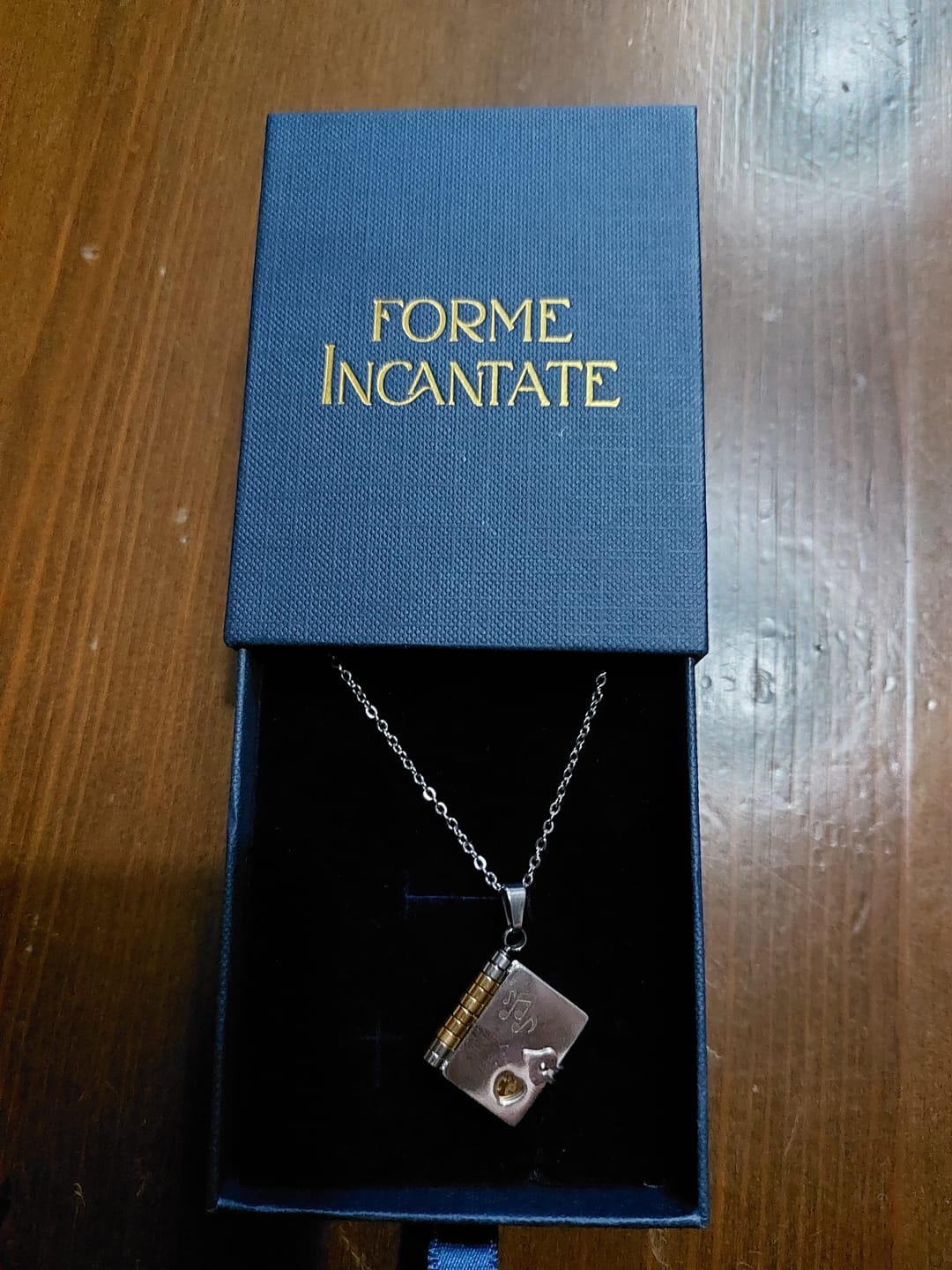 Customer photo review of Portachiavi/Collana Book ~ Frase Canzone Più Bella Cosa Non C'è...