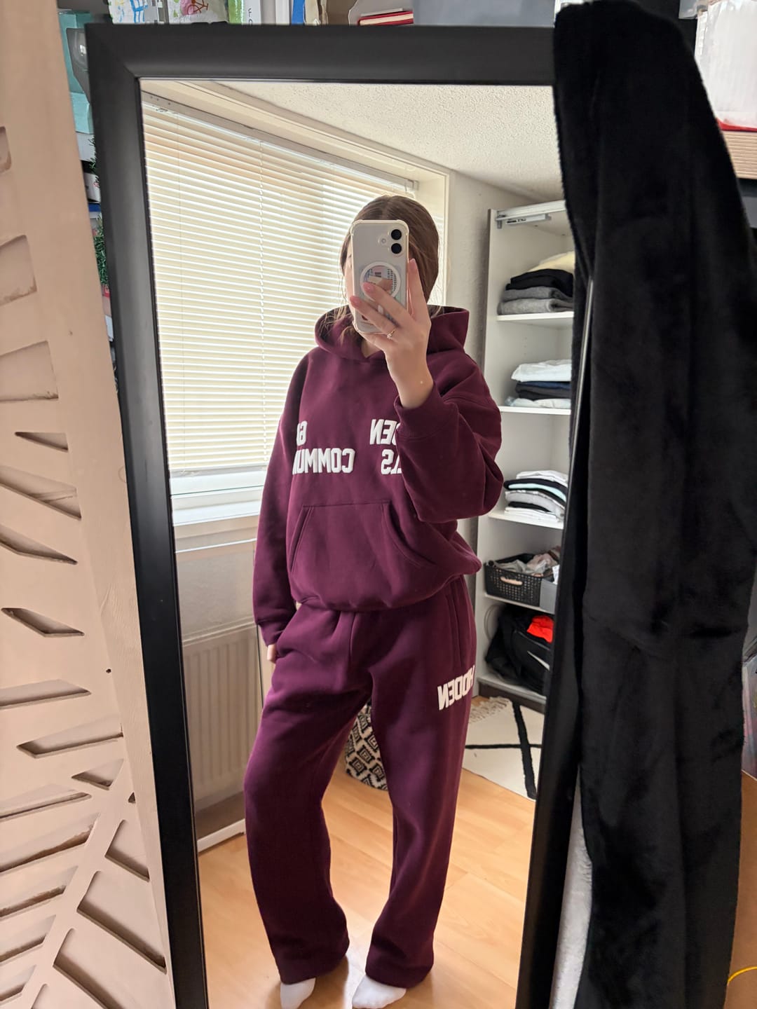 Kundenfoto-Bewertung von GATED COMMUNITY HOODIE DARK PLUM