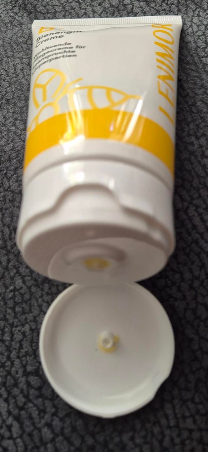 Customer photo review of Bienengift Creme mit Arnika & Teufelskralle, kühlend, 125 ml