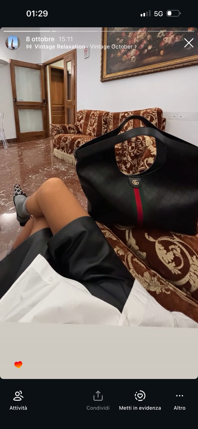Customer photo review of Giglio Large Nera In Pelle Perforata Tote Bag