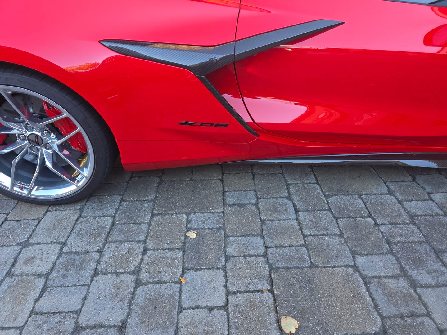 Customer photo review of Chevrolet Corvette C8 Z06 DRY CARBON FIBER Side Door Garnish