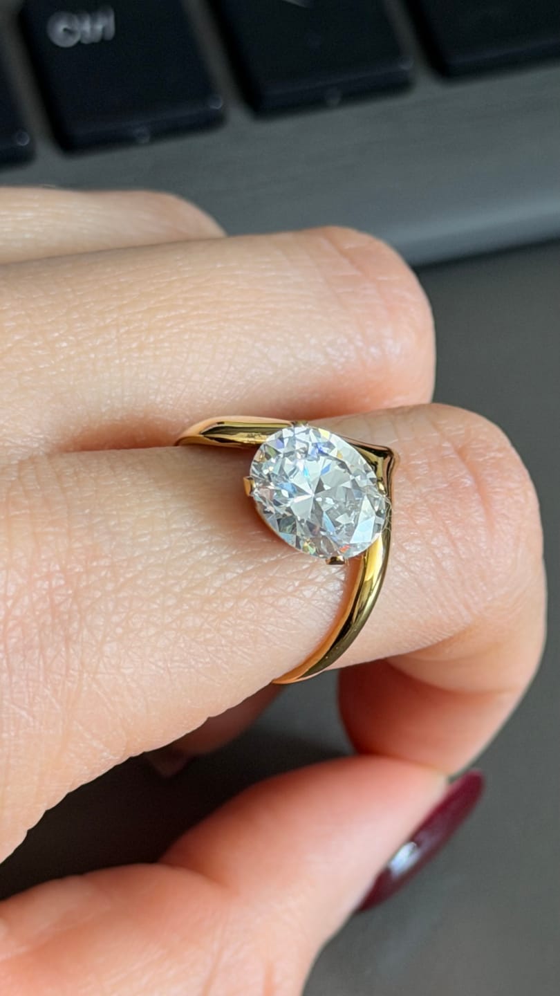 Customer photo review of Anillo Forma V Con Zirconia