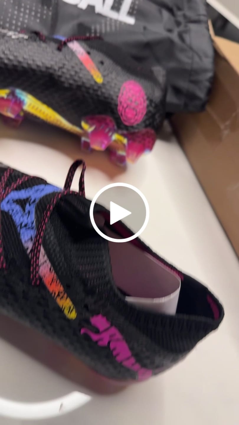 Customer video review of Future 7 Ultimate FG/AG Orlinski - Noir/Argenté/Dark Amethyst/Sun Stream ÉDITION LIMITÉE