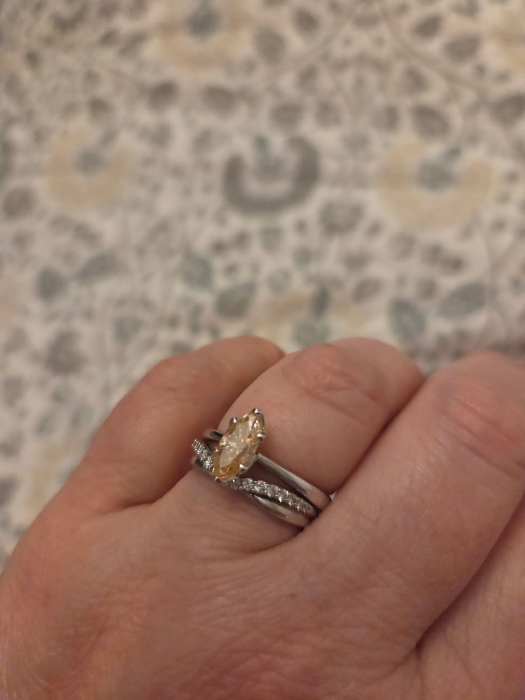 Customer photo review of Doveggs flower shape solitaire moissanite engagement ring