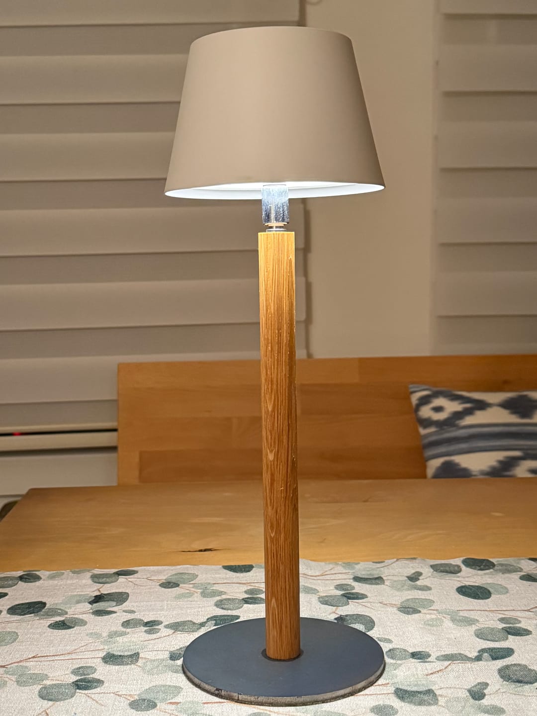 Customer photo review of Akku Tischleuchte, Massivholz, skandinavischer Stil, Eiche - Nala