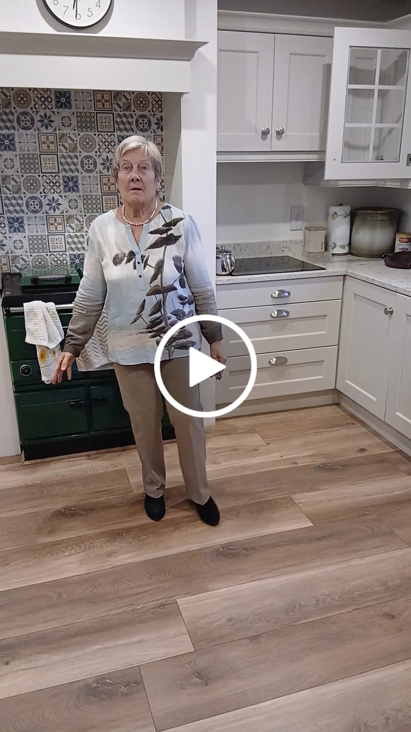 Customer video review of Anna Montana - Easy Flexi Relaxed Fit Trousers - Warm Greige 1007 803 Rose