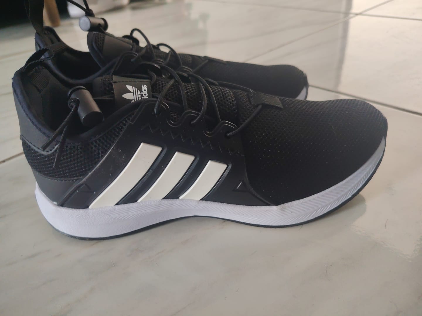 Customer photo review of Tenis 018 Negro Blanco