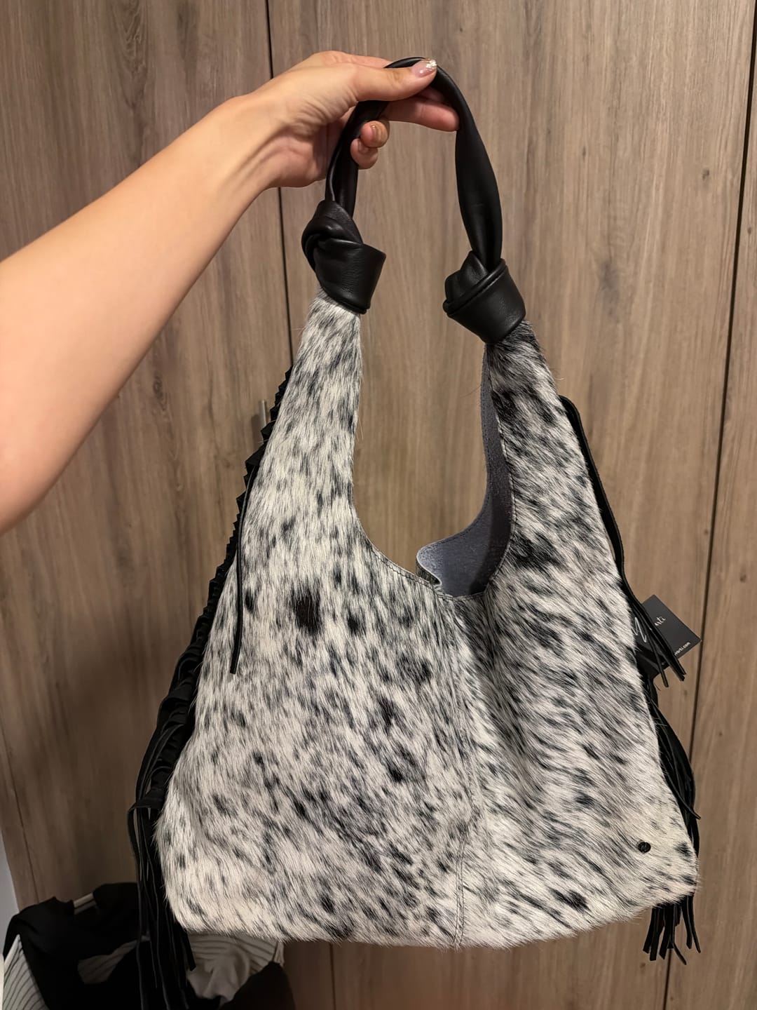 Customer photo review of Bolso Hobo Mod Inglaterra *Pelo Jaspeado / Tiras Negro*
