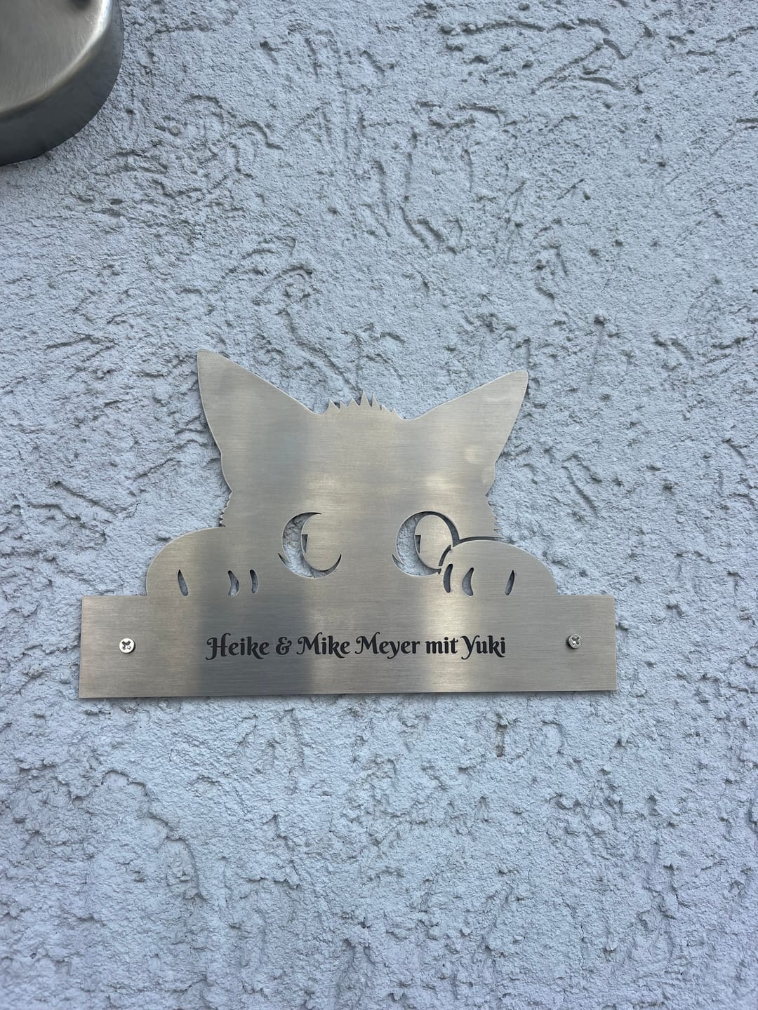 Customer photo review of Türschild mit Katzenmotiv - personalisierbar - V2A Edelstahl