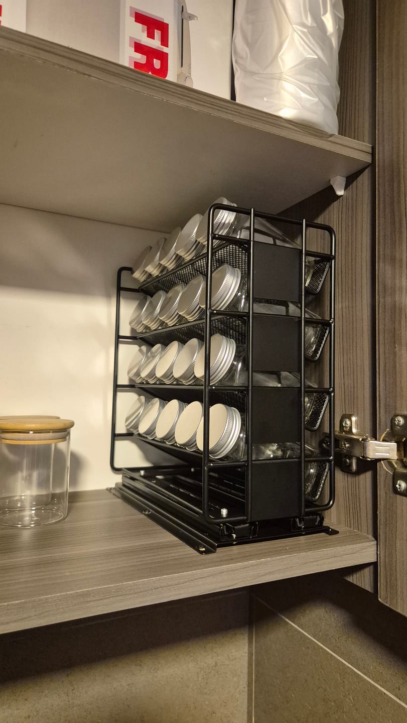 Customer photo review of 20 Condimenteros De Vidrio + Estante Desplegable Y Etiquetas Negro
