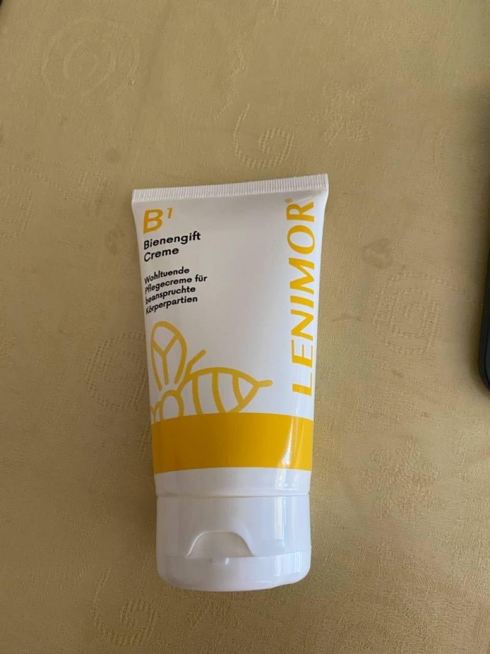 Customer photo review of Bienengift Creme mit Arnika & Teufelskralle, kühlend, 125 ml