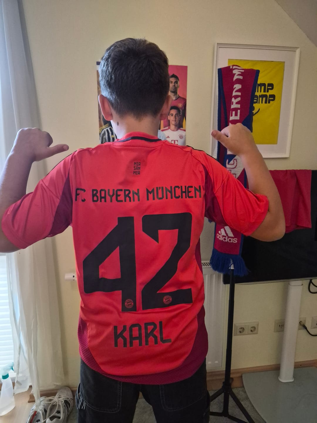 Customer photo review of Lennart Karl Bayern München Home New season Trikot Maillot Soccer Shirt