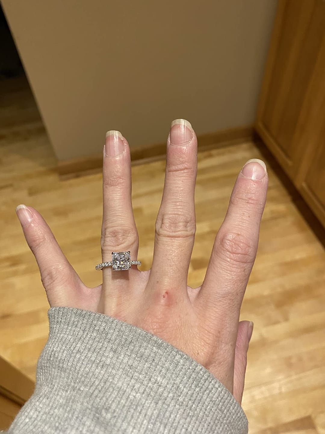 Customer photo review of S925 2.0Ct Princess Cut Sparkle Square Engagement Ring For Women Everyday Wear In Sterling Silver