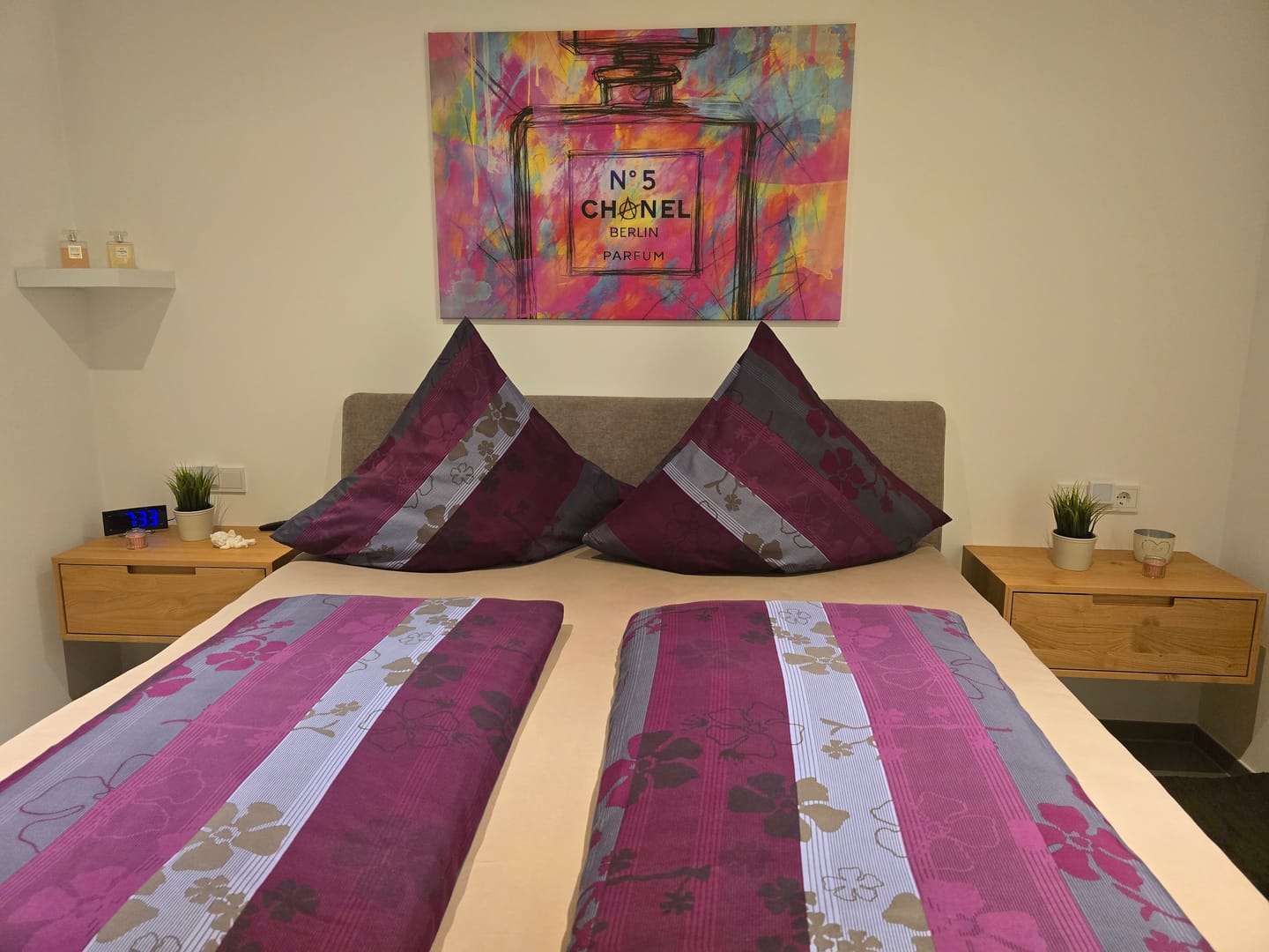 Customer photo review of Leinwandbild Abstrakter Flacon eines Luxusparfums Querformat