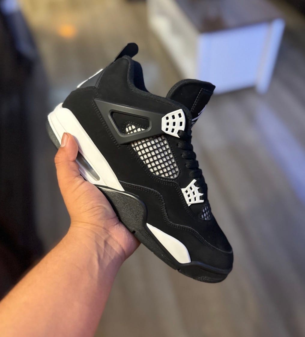 Customer photo review of JORDAN 4 RETRO x WHITE THUNDER