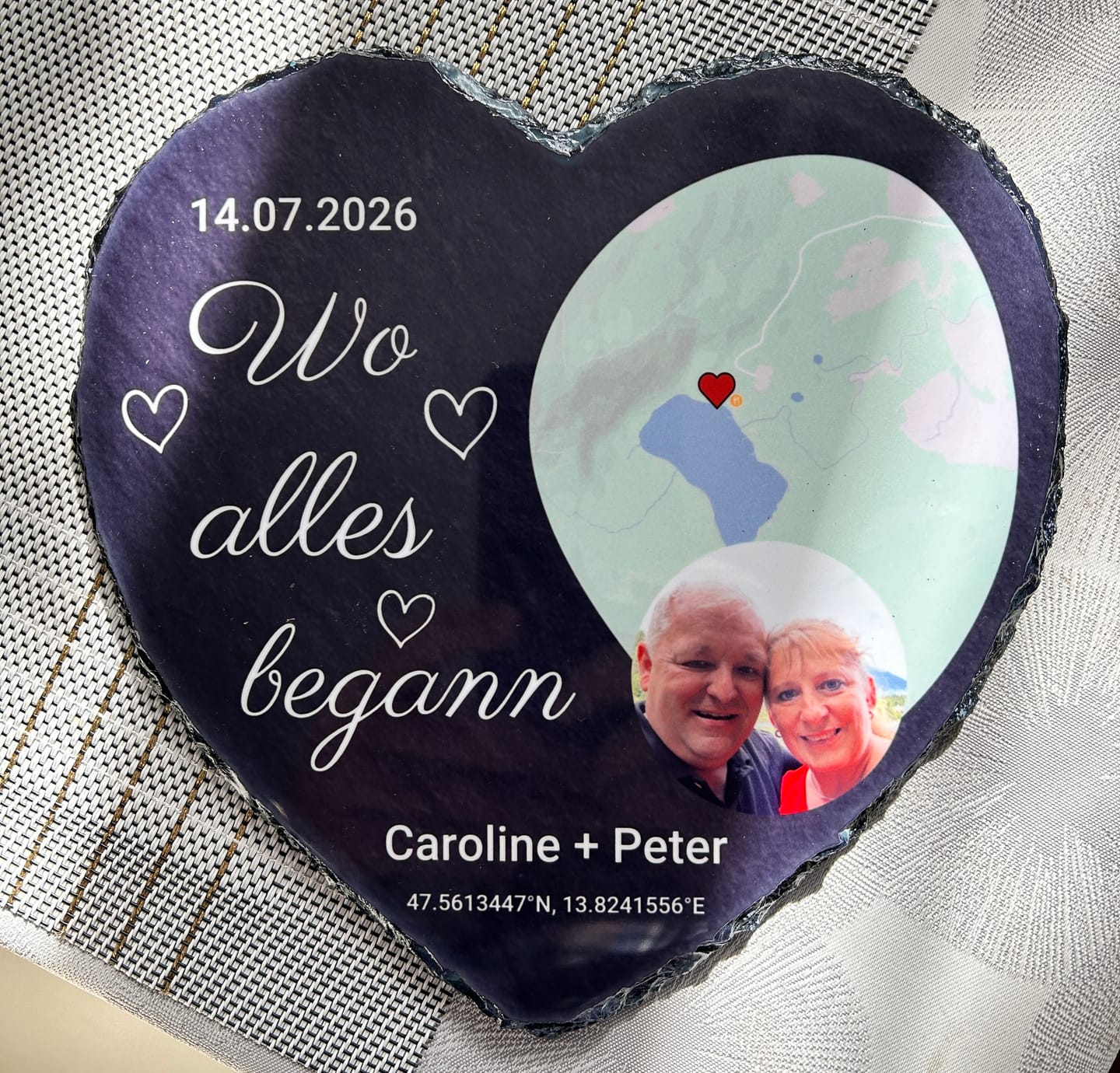 Customer photo review of Wo alles begann - Personalisiertes Schieferherz mit Wunsch-Ort und Foto (20x20)