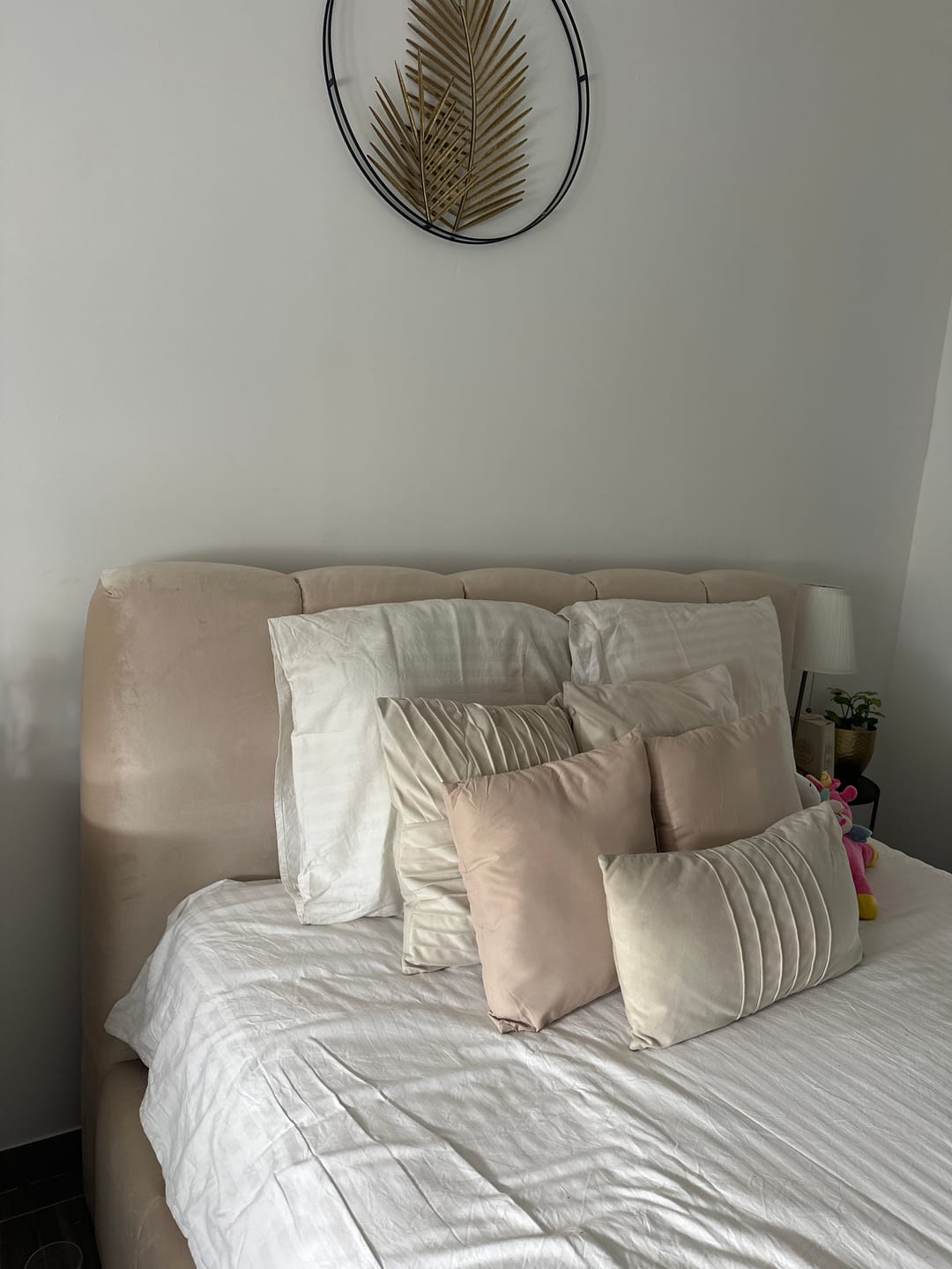 Customer photo review of Lit coffre design avec tête de lit matelassée - JADE