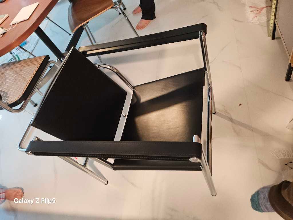 Customer photo review of LC1 - 1 Fauteuil dossier basculant 레더 암체어