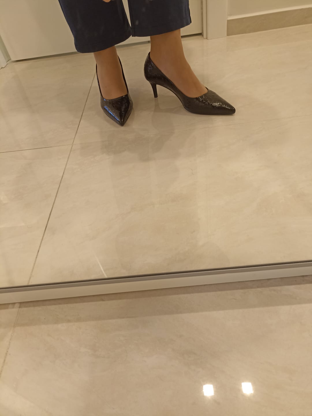 Customer photo review of DECOLLETE ALMA 5 STRUZZO NERO