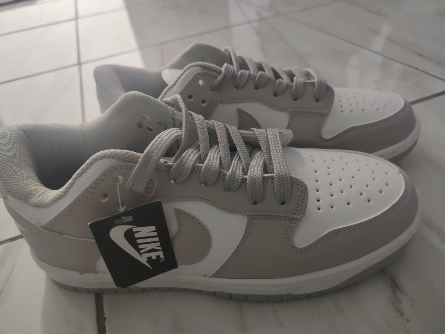 Customer photo review of Tenis Dunk Low Blanco Gris
