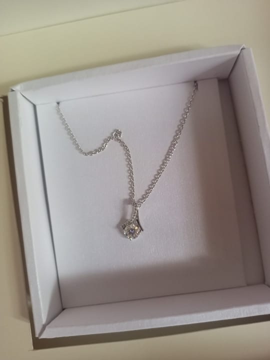 Customer photo review of 1 Carat Moissanite Aurora pendant