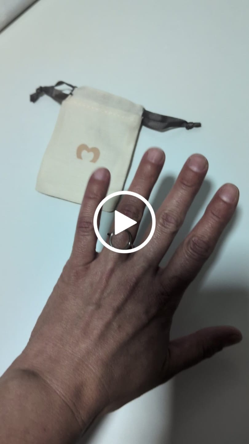 Customer video review of Anillo Ovali