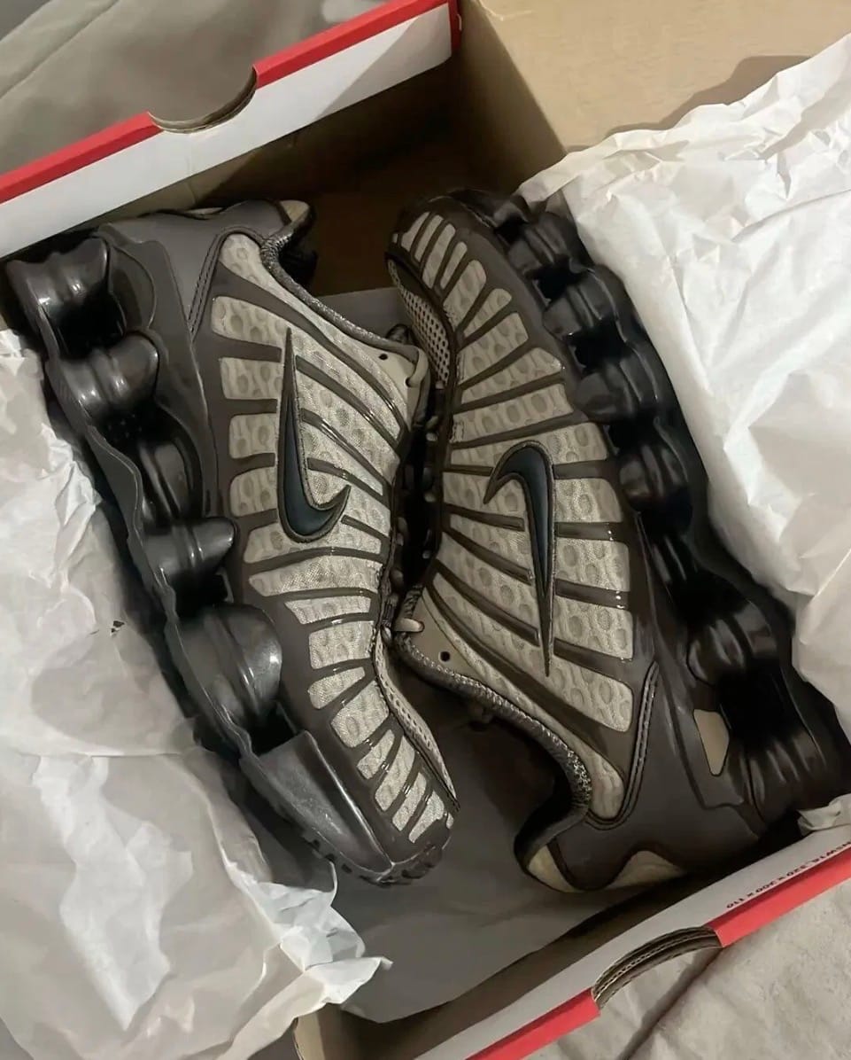 Customer photo review of NIKE SHOX TL “BRONZE BROWN
