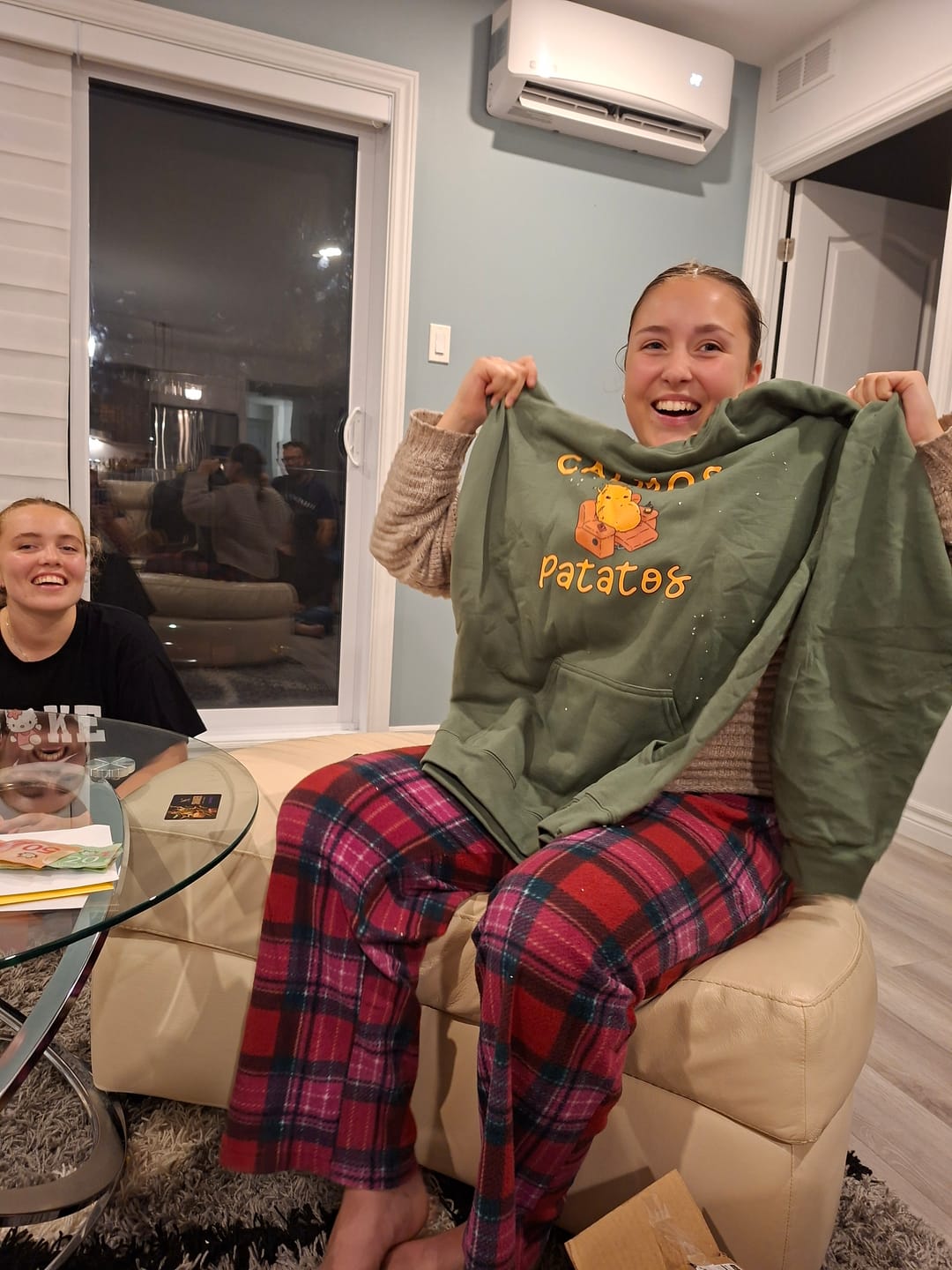 Customer photo review of Hoodie Calmos Patatos