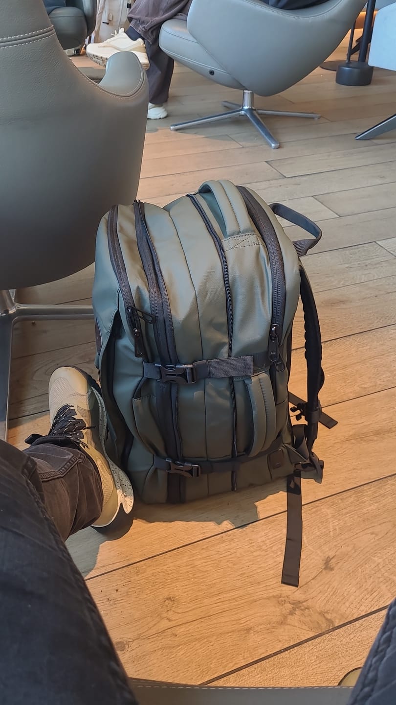 Customer photo review of Pack: Mochila de viaje Montreal + Compresor - Verde