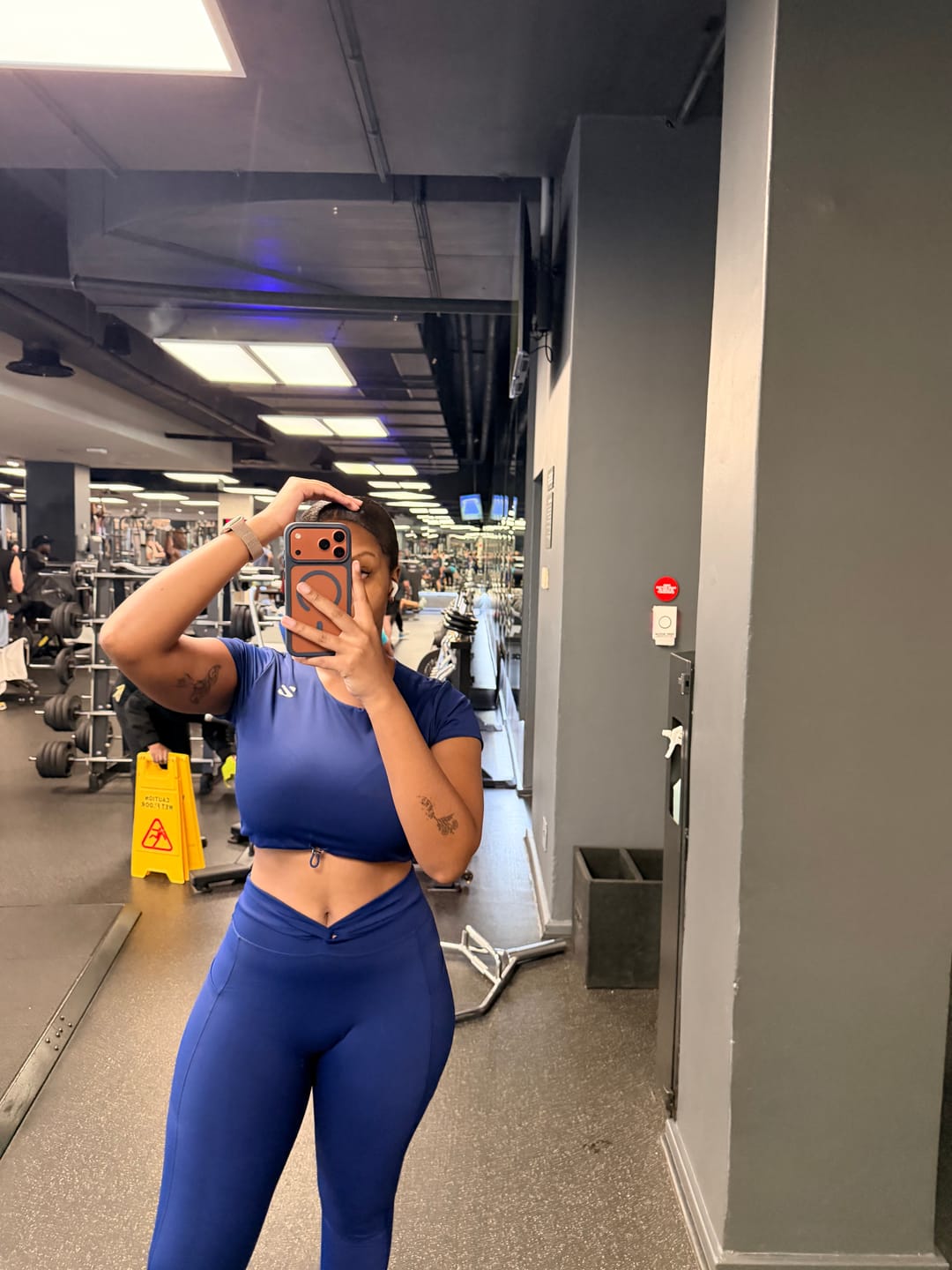 Customer photo review of Twist Waist Sculpting Leggings with Pockets