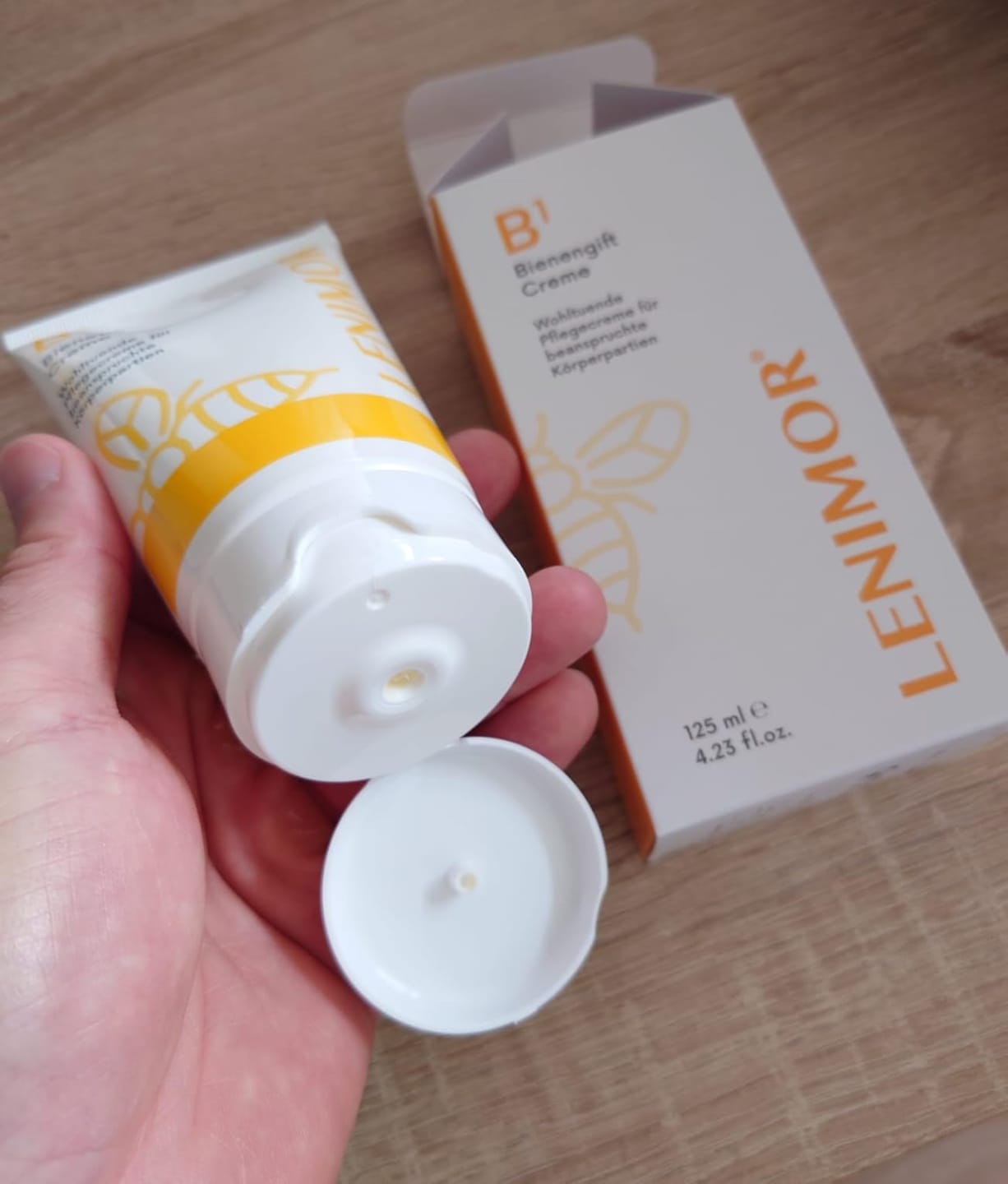 Customer photo review of Bienengift Creme mit Arnika & Teufelskralle, kühlend, 125 ml