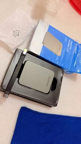 Customer photo review of ORICO K20MINI Ultra-Slim Magnetic Portable SSD for iPhone