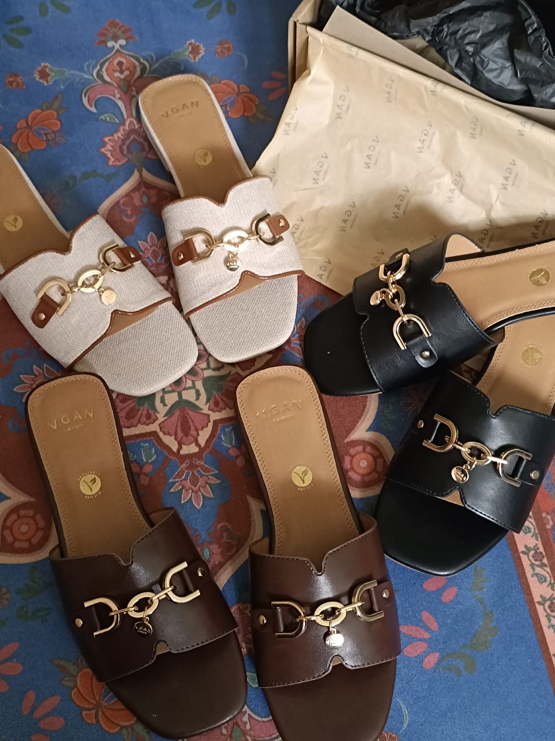 Customer photo review of Aji Slide Sandals