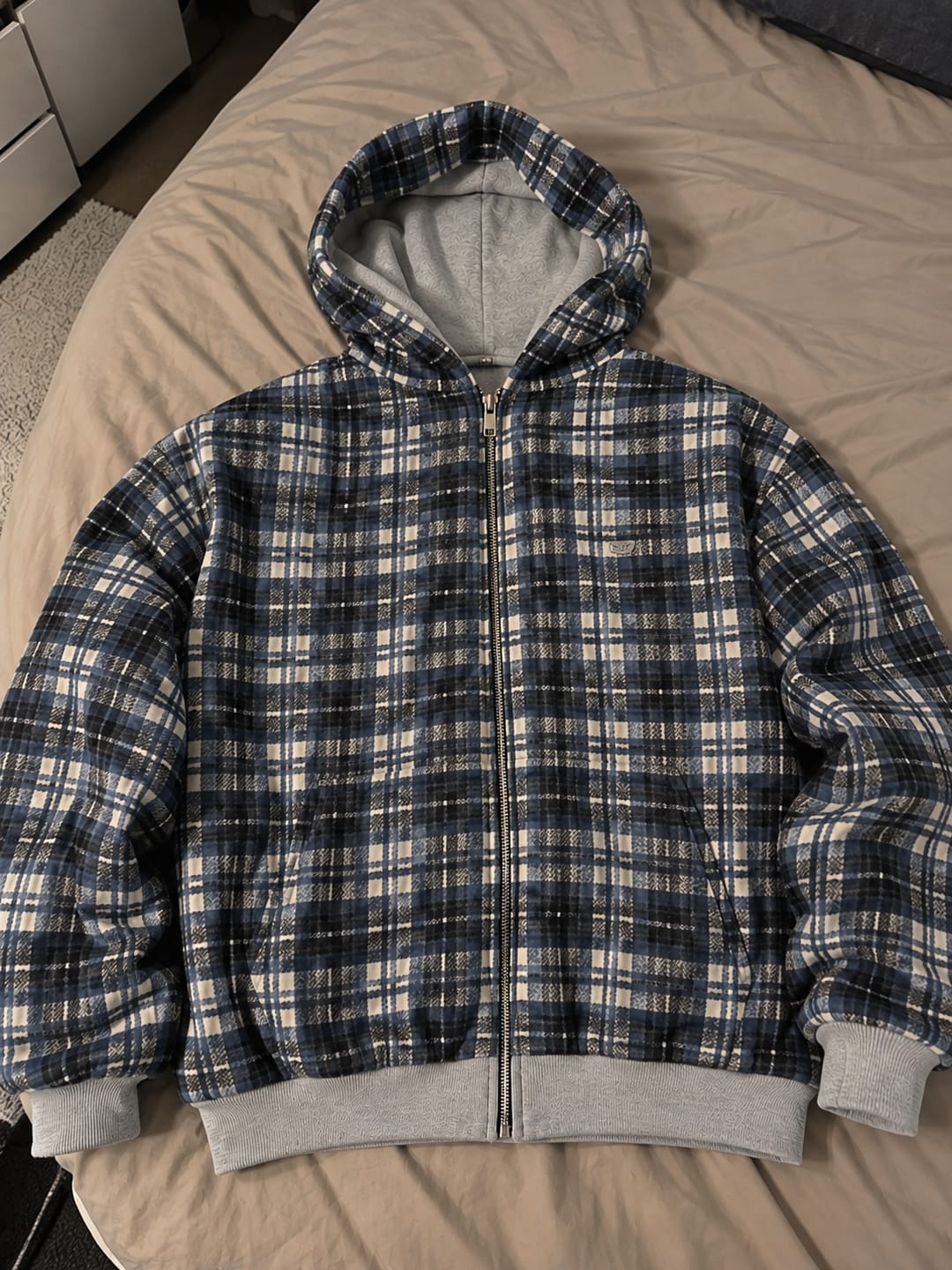 Customer photo review of Reversible Flannel Zip-Hoodie Grey Blue