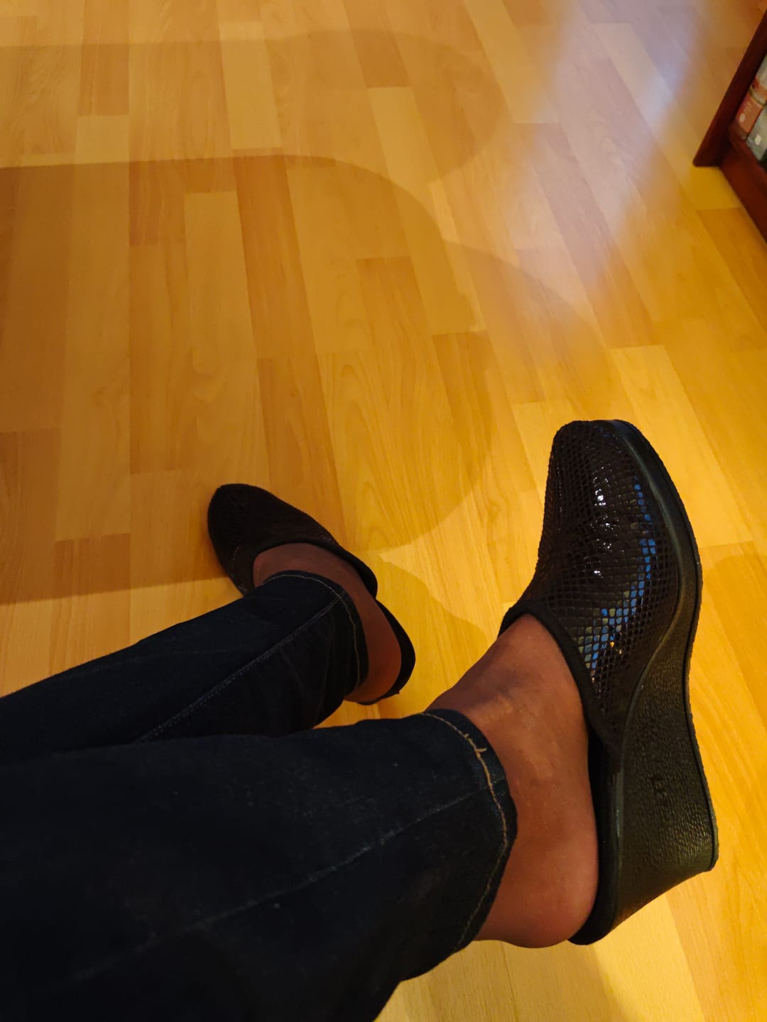 Customer photo review of Zueco brillante de cuña alta Salemera