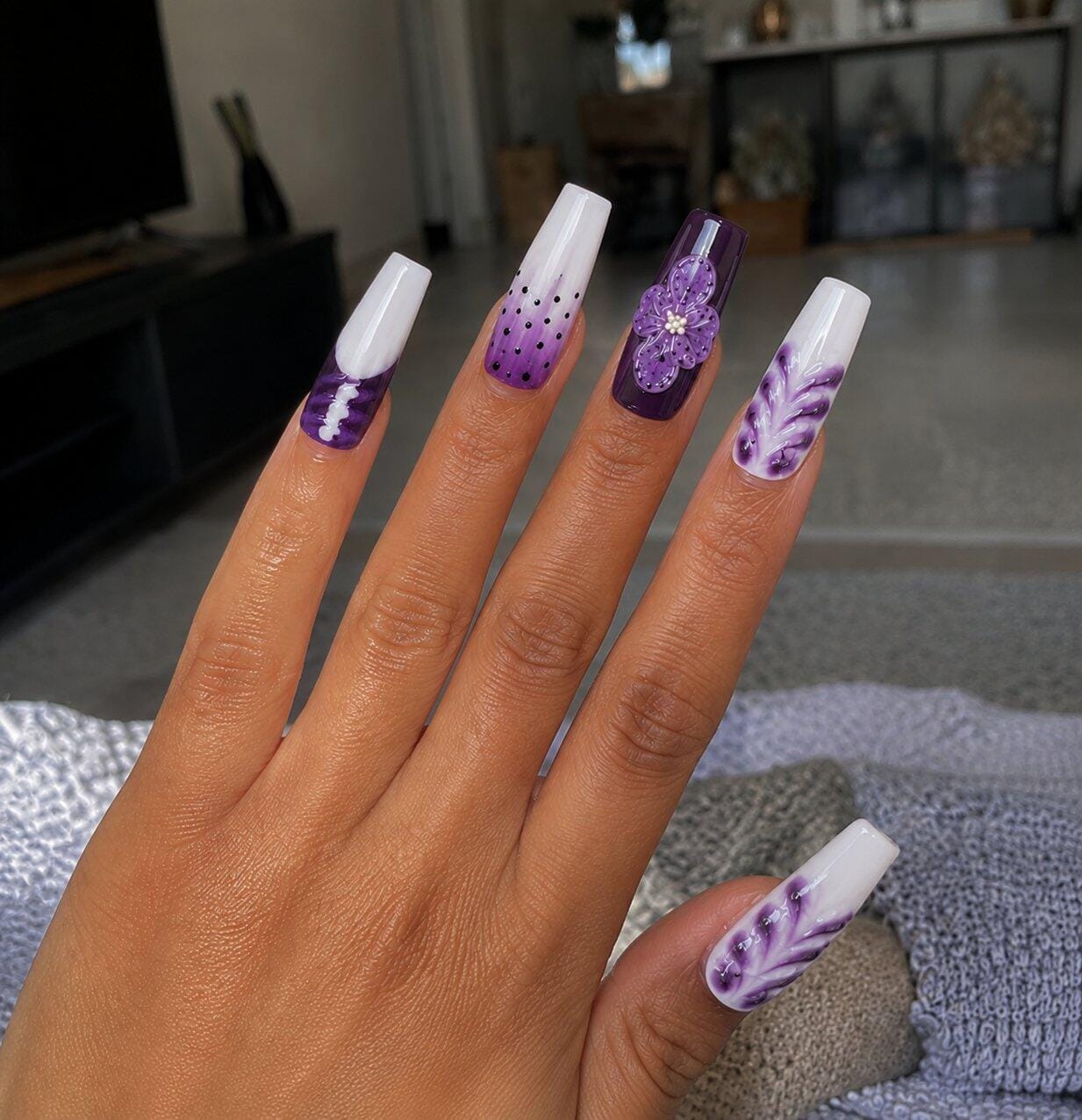 Customer photo review of Violet Flutter | Medium-Long Stiletto (24 pieces)