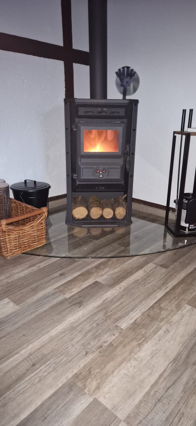 Customer photo review of Glasplatte Kamin, Funkenschutzplatte Glas für Kaminofen - Viertelkreis