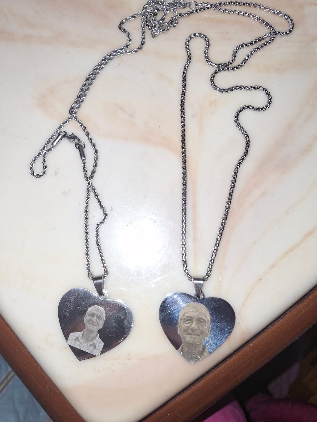 Customer photo review of 💖 Collana Cuore con Foto Incisa – Un Amore da Portare Sempre con Te