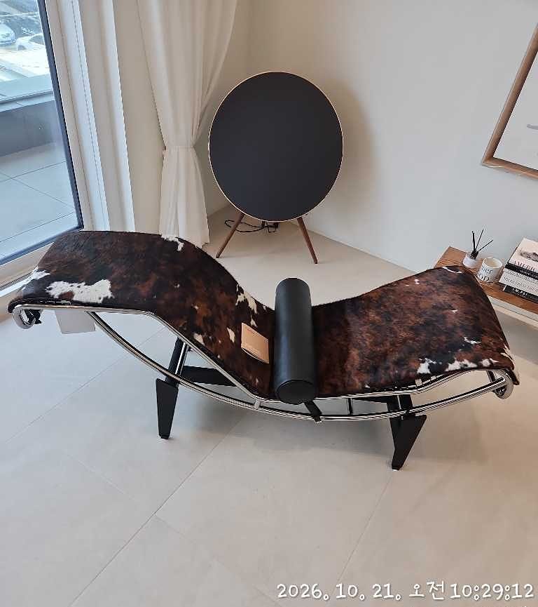 Customer photo review of LC4 쉐즈 롱그 - 퍼 레더 (송치 가죽) | 4 Chaise longue à réglage continu, Fur
