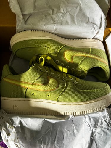 Customer photo review of Basement - Sneaker Mystery Box