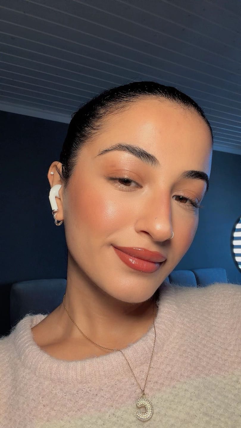 Customer photo review of Pave Bubble Initial Kette 14K Vergoldet