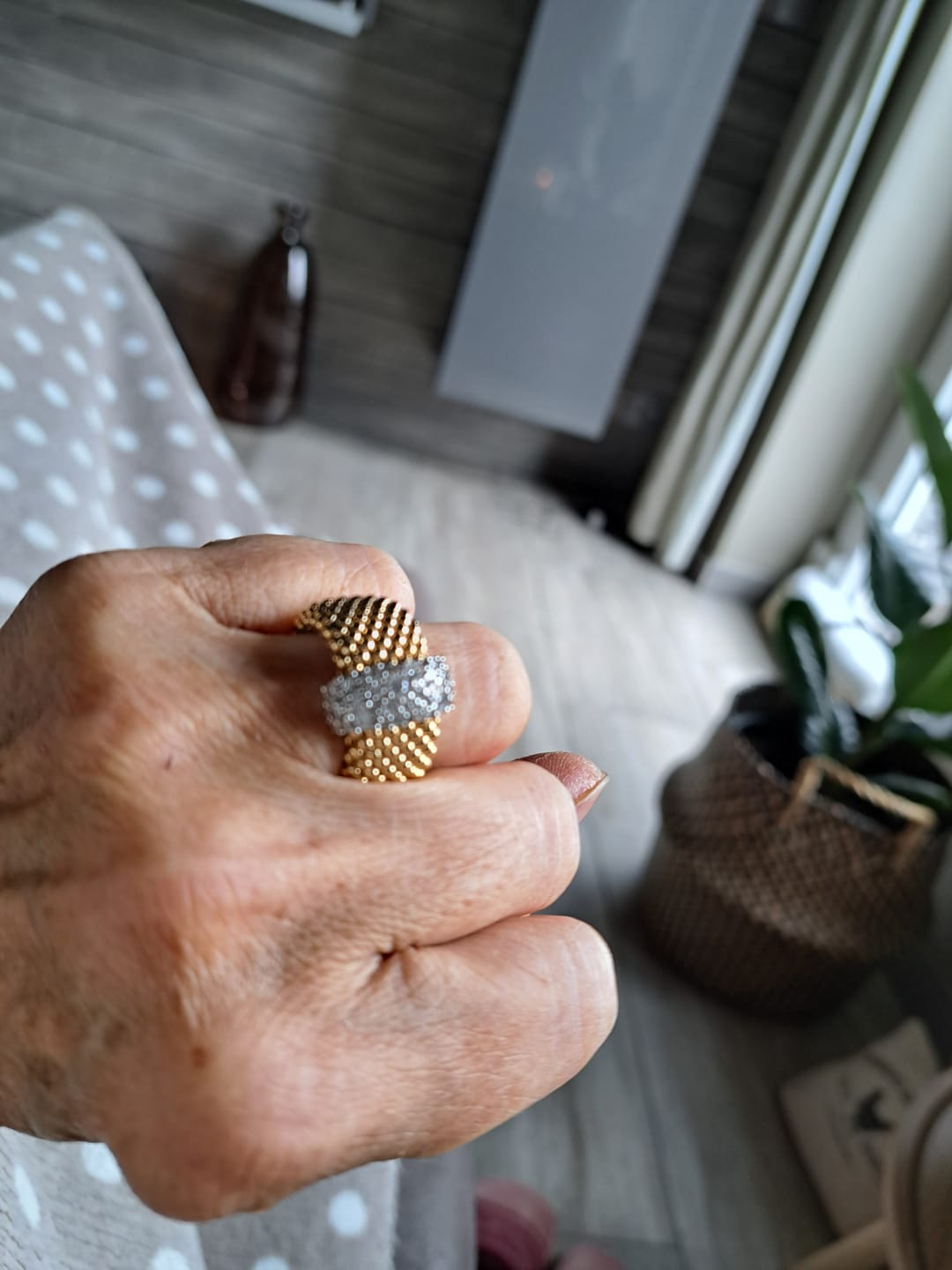 Customer photo review of Anello a Fascia Golden Maglia Popcorn con Pavé di Cubic Zirconia