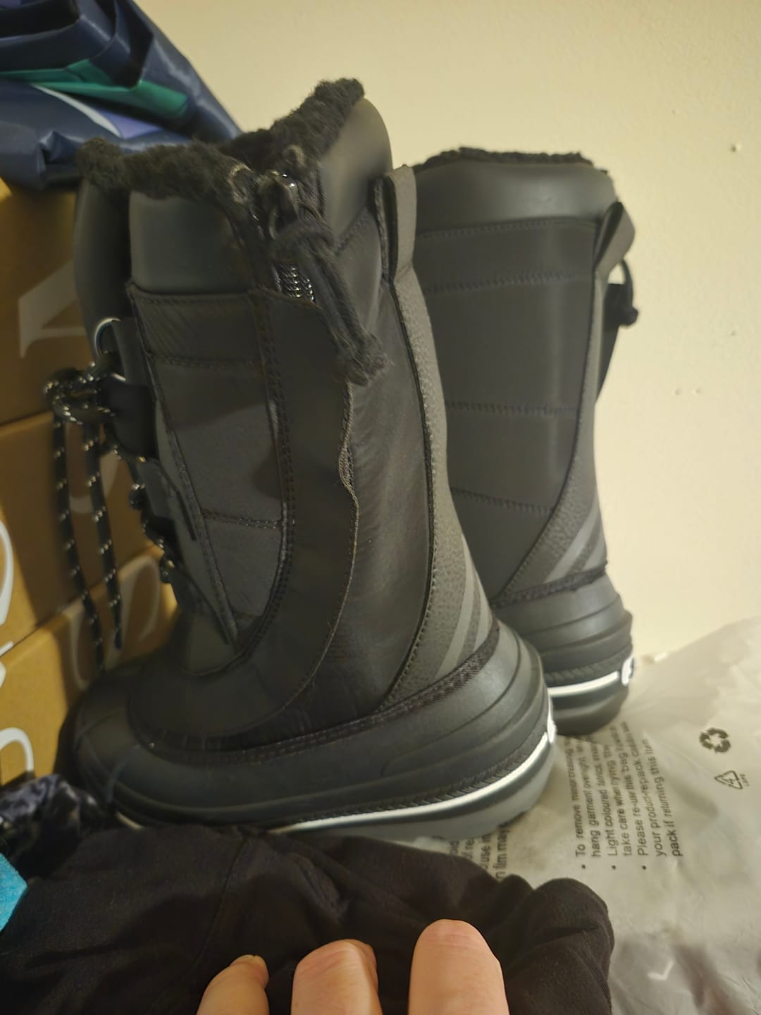 Customer photo review of BILLY ICE Wide Winter Boots for Kids -40C Rated