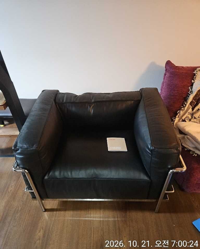 Customer photo review of LC3 - 레더 암체어