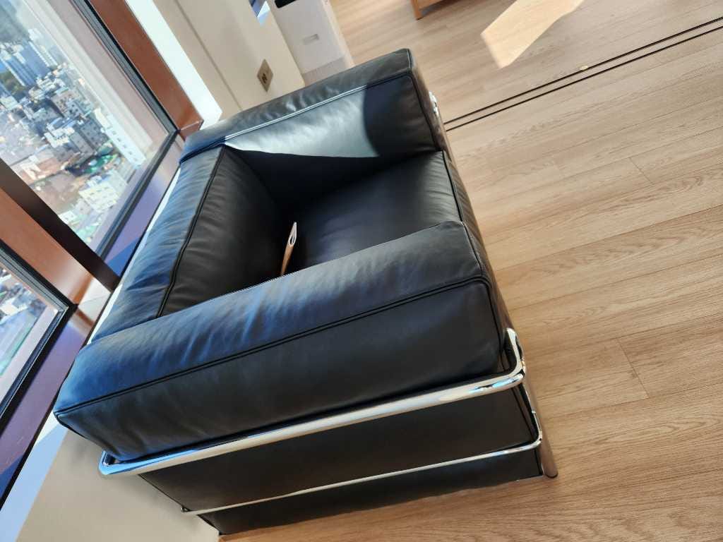 Customer photo review of LC3 - 레더 암체어