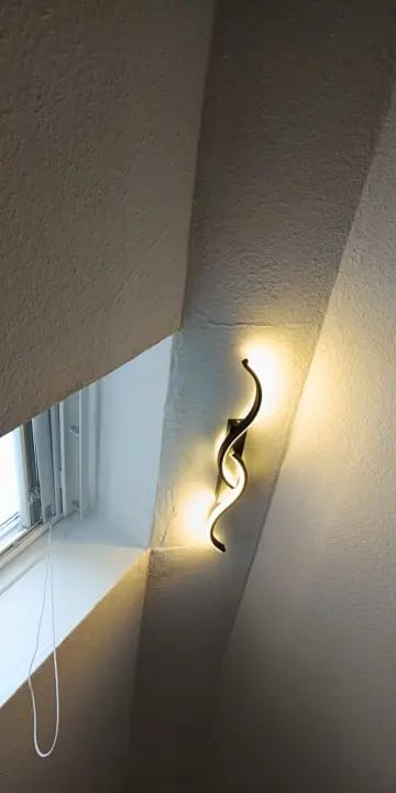 Customer photo review of Curved LED Wall Light | Modern Indoor Wall Sconce for Bedroom, Living Room & Hallway | Dimmable Option