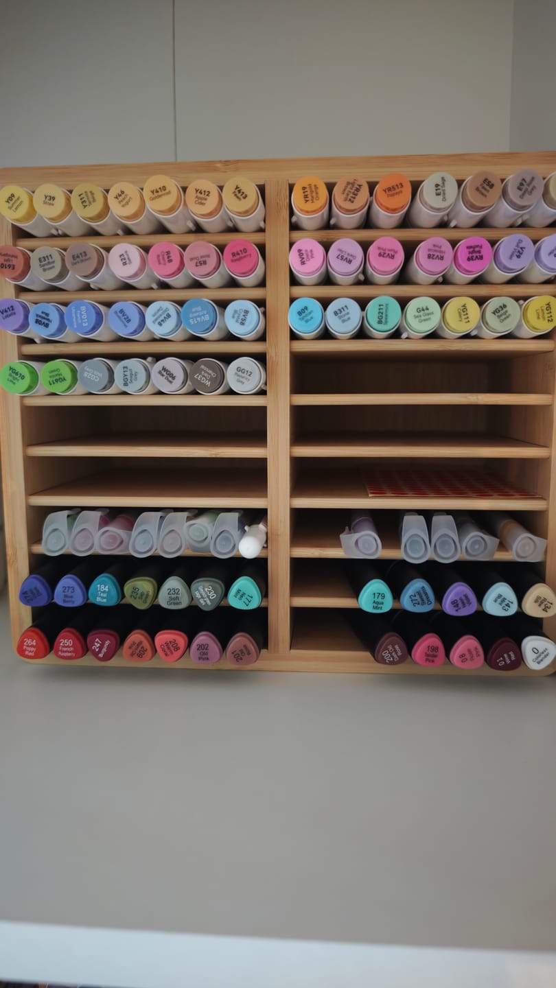 Customer photo review of Ohuhu Acrylic Metallic Glitter Markers, 24 Colors - 0.7mm & 3mm Tip Paint Pens