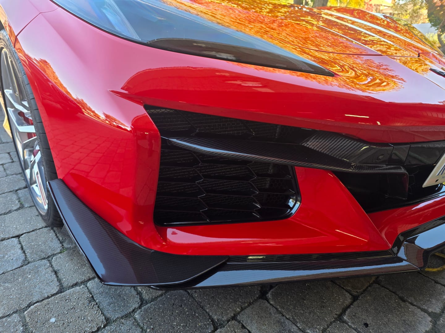 Customer photo review of Chevrolet Corvette C8 Z06 DRY CARBON FIBER Front Grille Insert