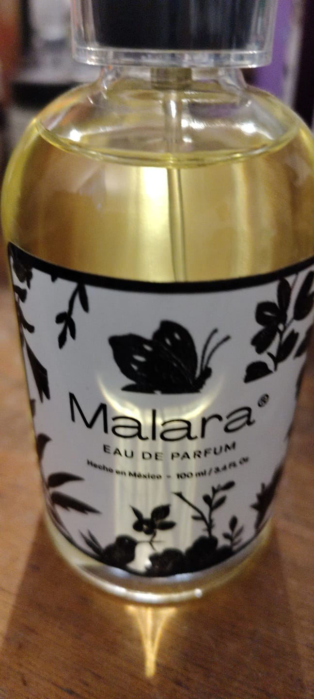 Customer photo review of Scarlet Spark — Inspirado en La Bomba de Carolina Herrera
