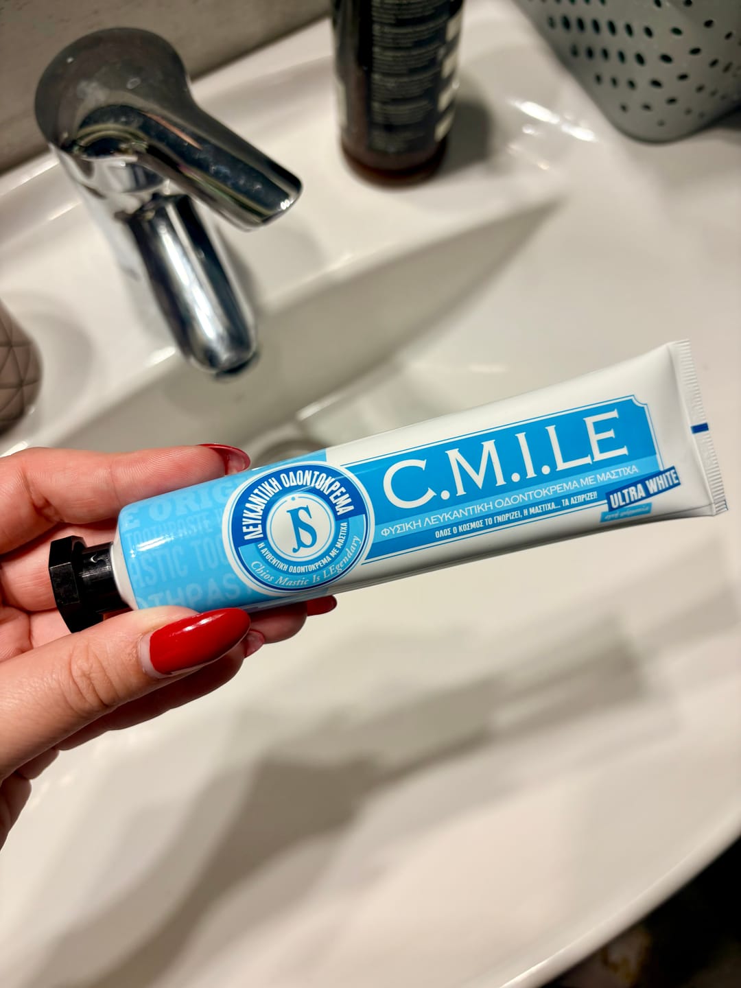 Customer photo review of C.M.I.LE WHITE